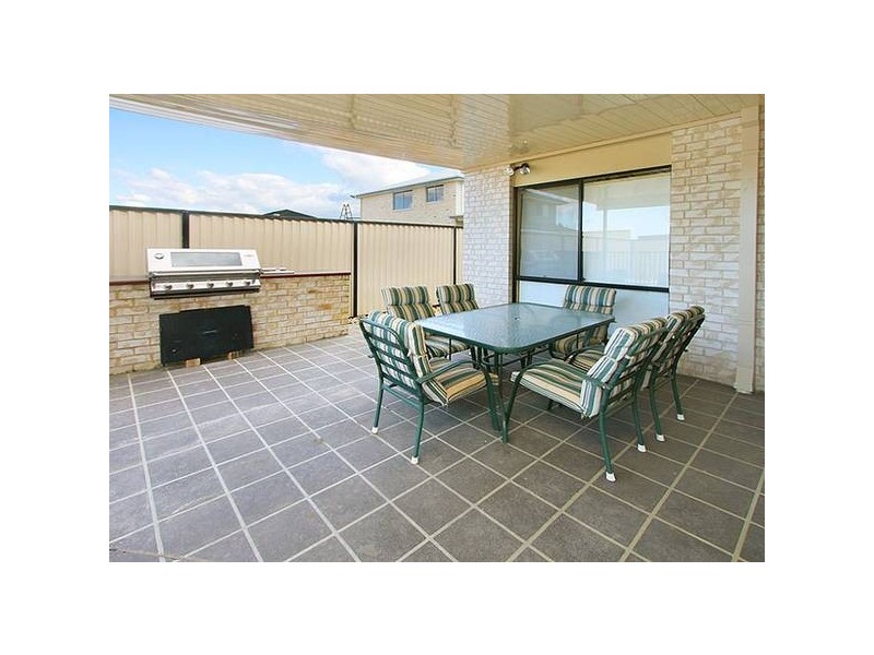 13 Cornell Close, Regents Park QLD 4118