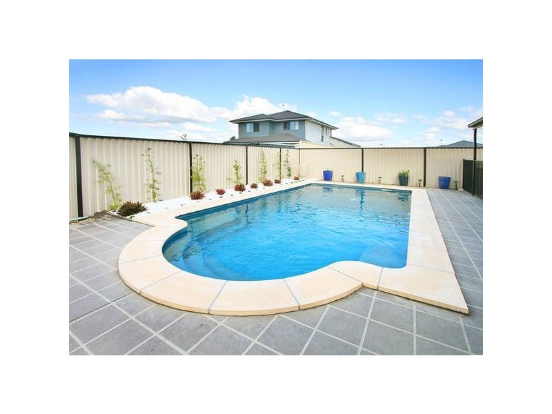 13 Cornell Close, Regents Park QLD 4118