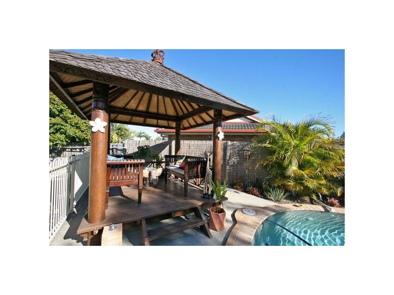2 Cougers Court, Regents Park QLD 4118
