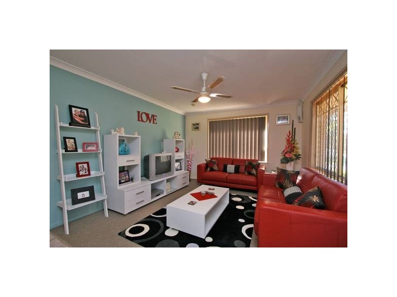 2 Cougers Court, Regents Park QLD 4118