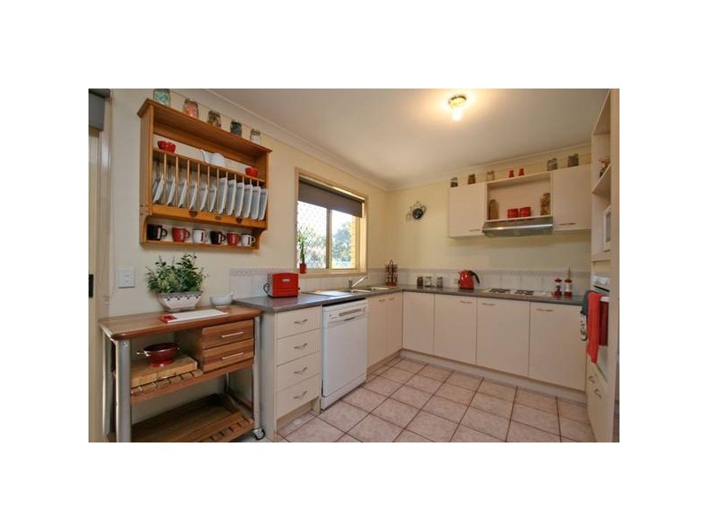 2 Cougers Court, Regents Park QLD 4118