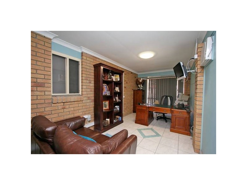 2 Cougers Court, Regents Park QLD 4118