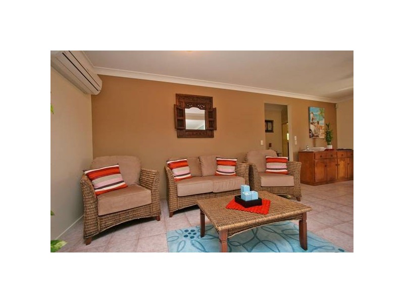 2 Cougers Court, Regents Park QLD 4118