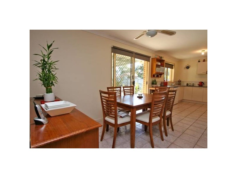 2 Cougers Court, Regents Park QLD 4118