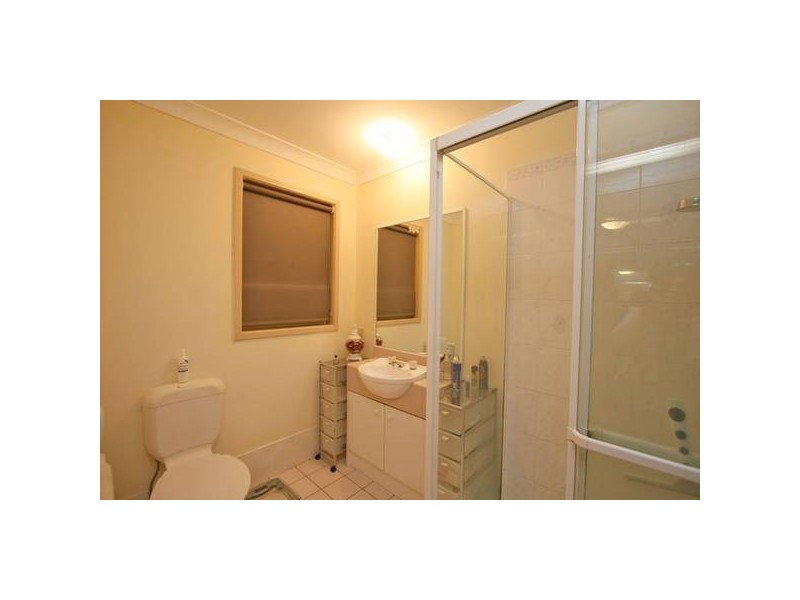 2 Cougers Court, Regents Park QLD 4118