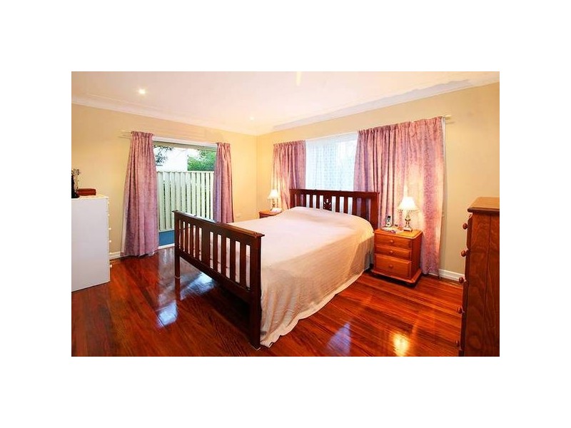 10 Embie Street, Holland Park West QLD 4121