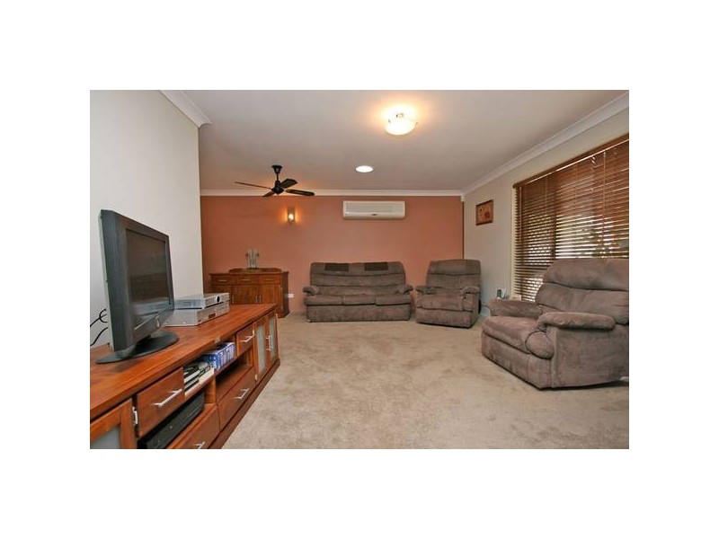 20 Acorus Crt., Regents Park QLD 4118