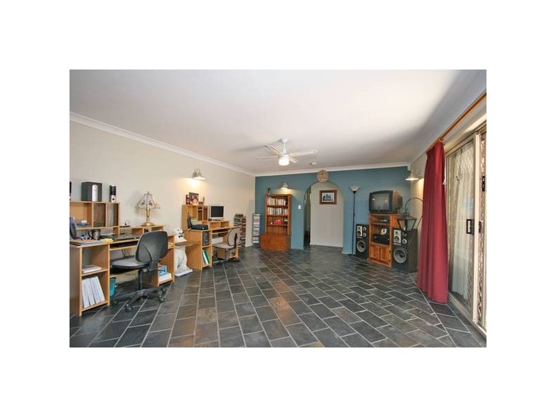 20 Acorus Crt., Regents Park QLD 4118