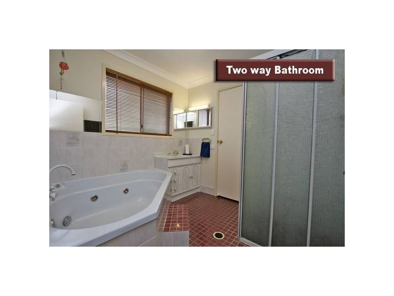 20 Acorus Crt., Regents Park QLD 4118