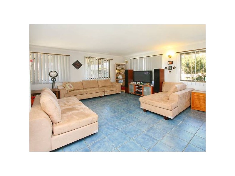 15 Whitcomb Street, Hillcrest QLD 4118