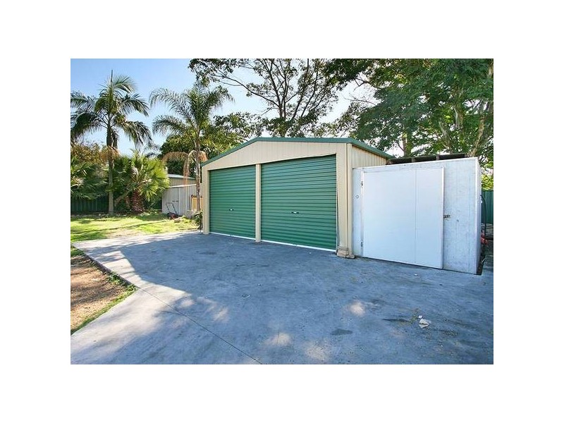 15 Whitcomb Street, Hillcrest QLD 4118