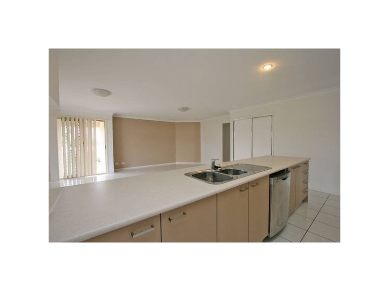 14 Sunrise Crescent, Regents Park QLD 4118