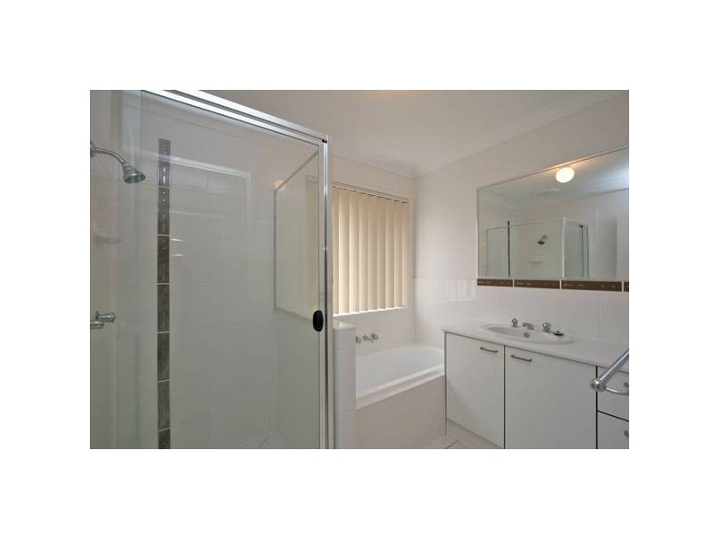 14 Sunrise Crescent, Regents Park QLD 4118