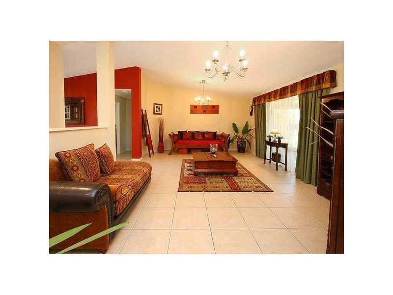 33 Newburn Street, Hillcrest QLD 4118