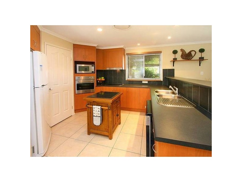 33 Newburn Street, Hillcrest QLD 4118