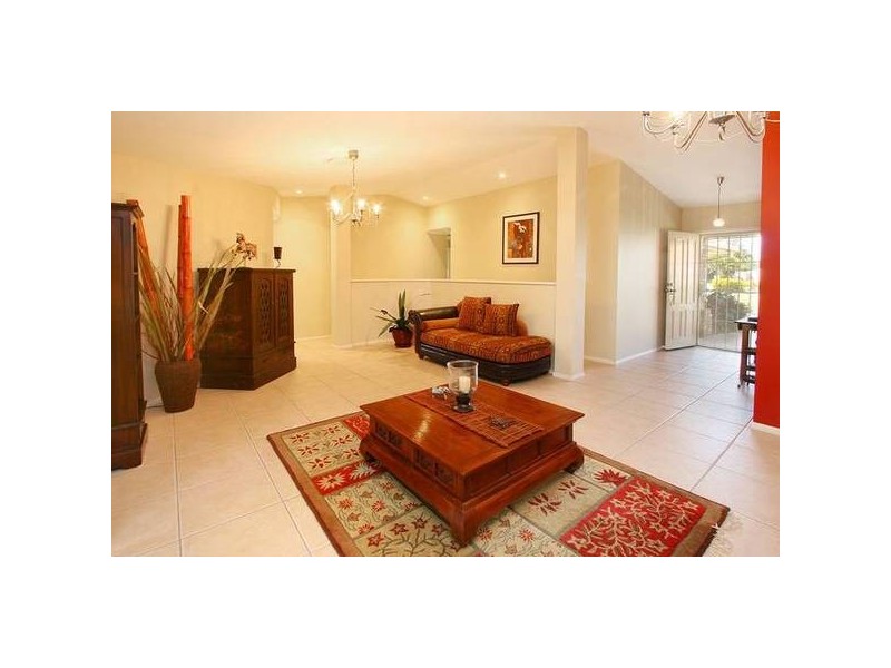 33 Newburn Street, Hillcrest QLD 4118