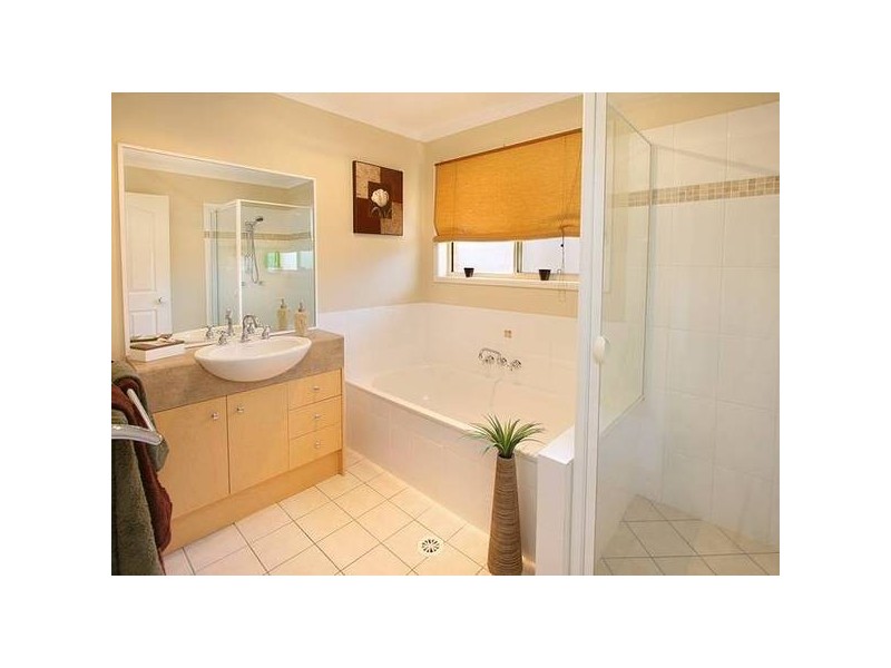33 Newburn Street, Hillcrest QLD 4118