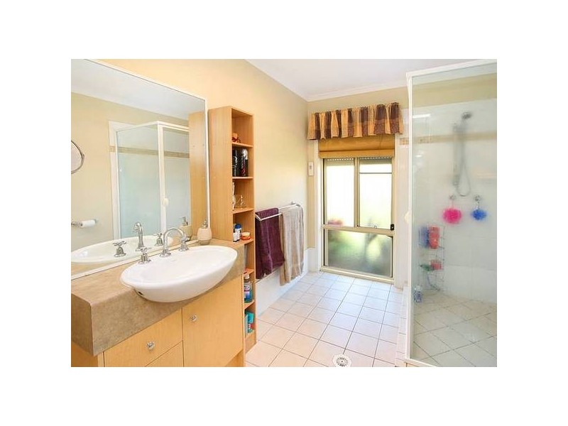 33 Newburn Street, Hillcrest QLD 4118