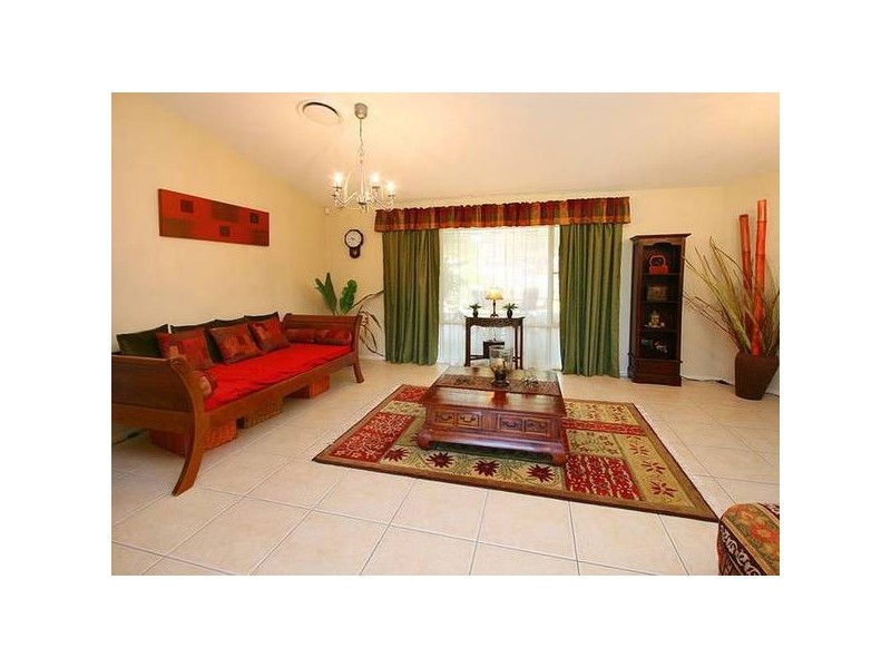 33 Newburn Street, Hillcrest QLD 4118