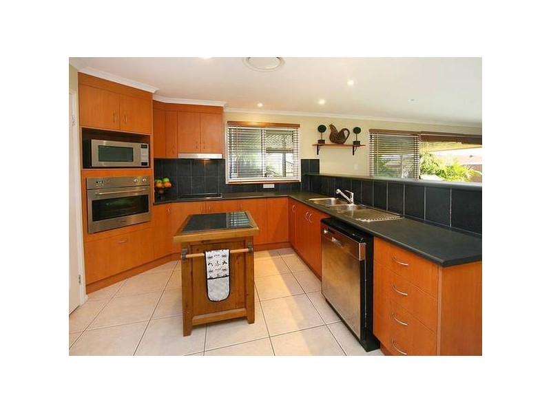 33 Newburn Street, Hillcrest QLD 4118