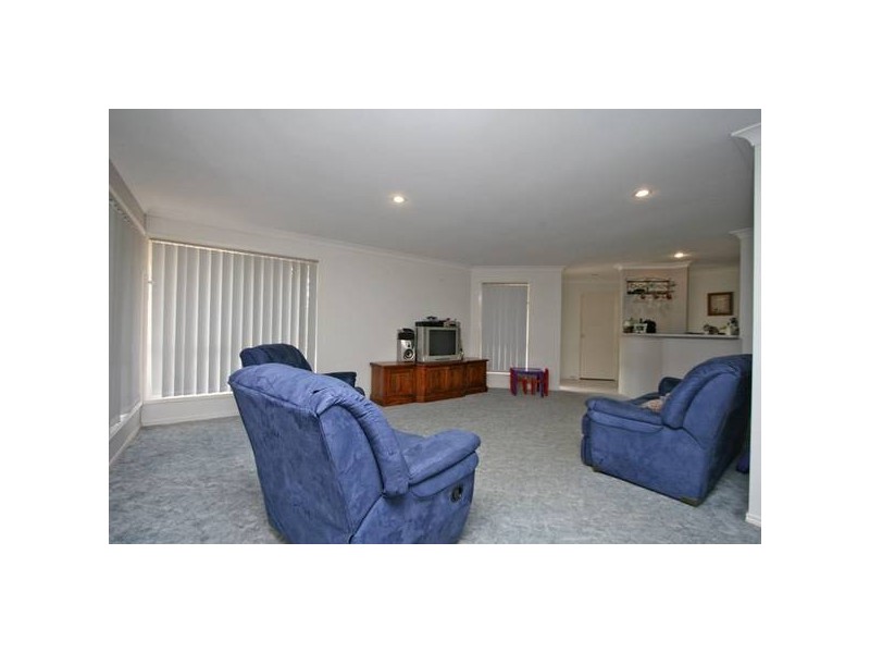 122 Emerald Drive, Regents Park QLD 4118