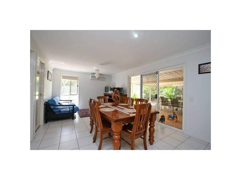 122 Emerald Drive, Regents Park QLD 4118