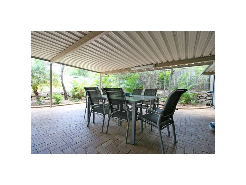 122 Emerald Drive, Regents Park QLD 4118