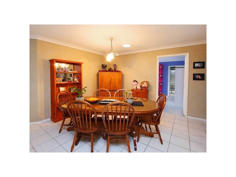 102 Redgum Drive, Regents Park QLD 4118