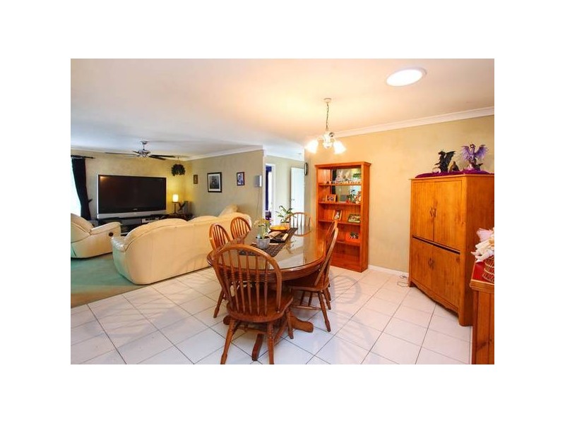 102 Redgum Drive, Regents Park QLD 4118