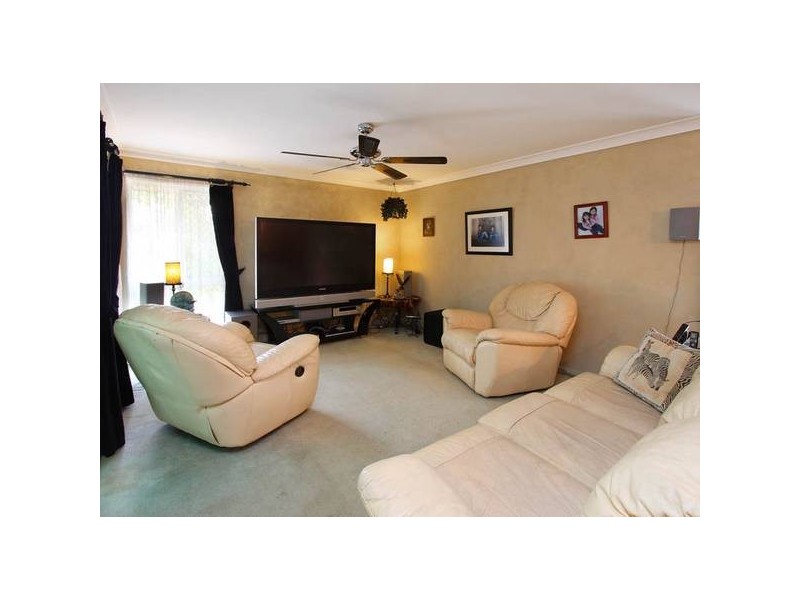 102 Redgum Drive, Regents Park QLD 4118