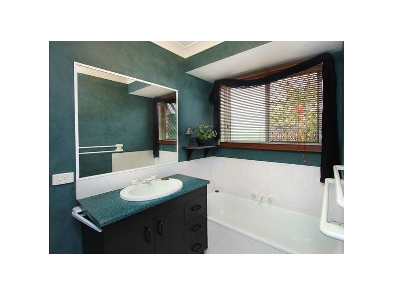 102 Redgum Drive, Regents Park QLD 4118