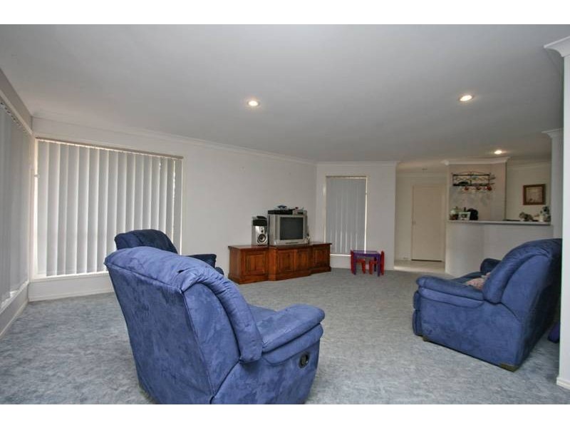 122 EMERALD DRIVE, Regents Park QLD 4118