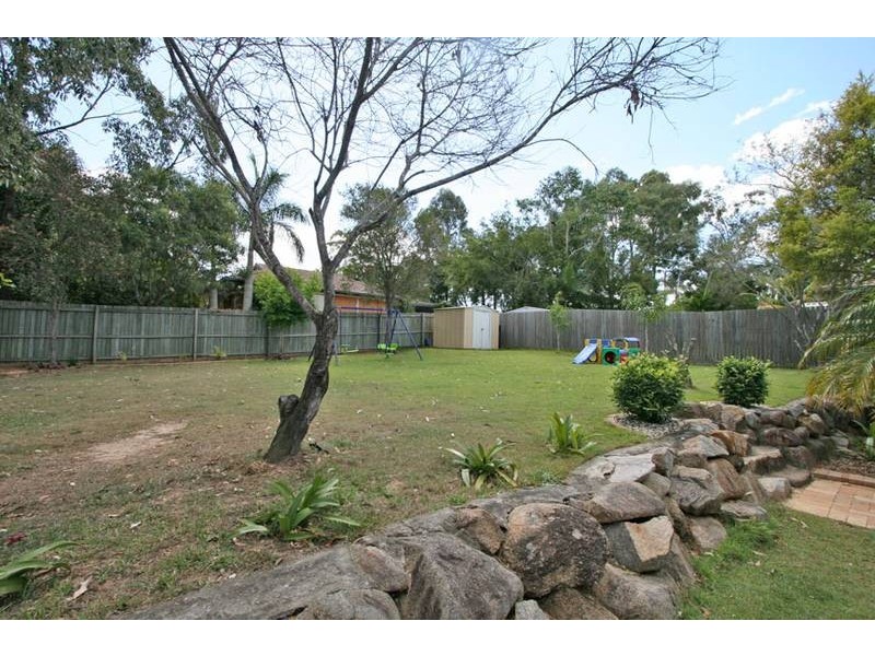 122 EMERALD DRIVE, Regents Park QLD 4118