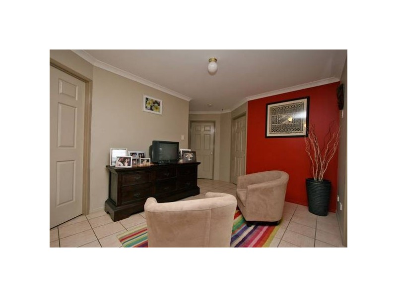 11 Park Close, Hillcrest QLD 4118
