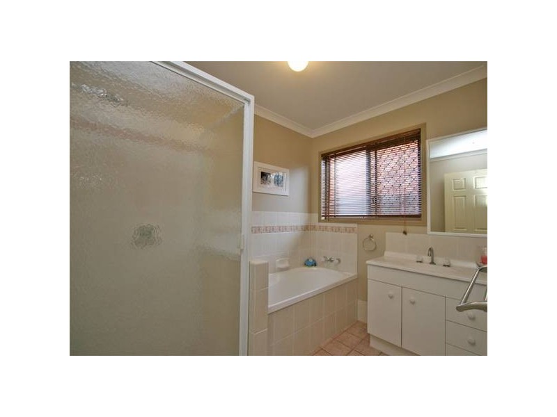 11 Park Close, Hillcrest QLD 4118