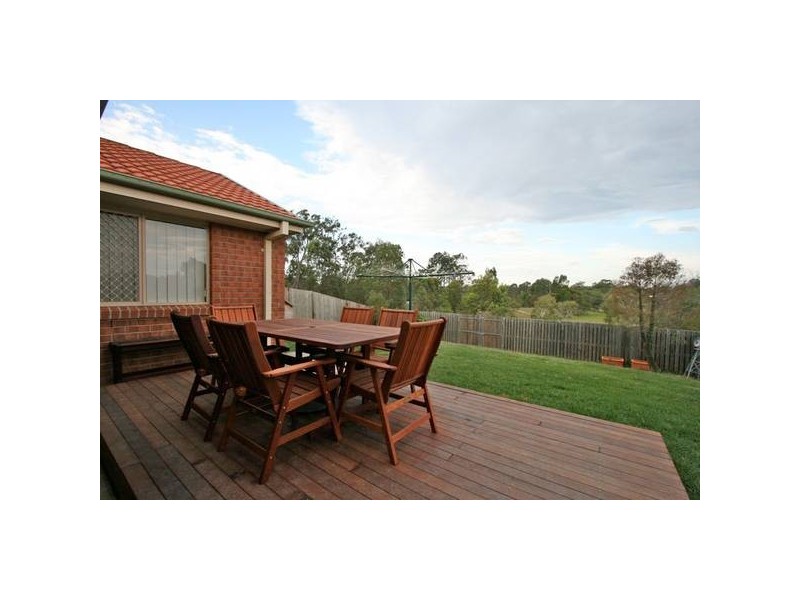 11 Park Close, Hillcrest QLD 4118