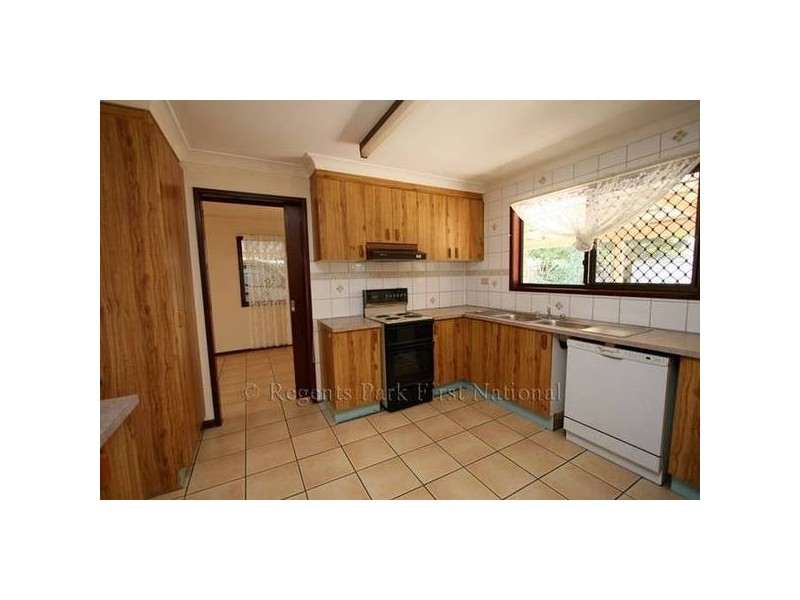 5 WISTERIA DRIVE, Regents Park QLD 4118