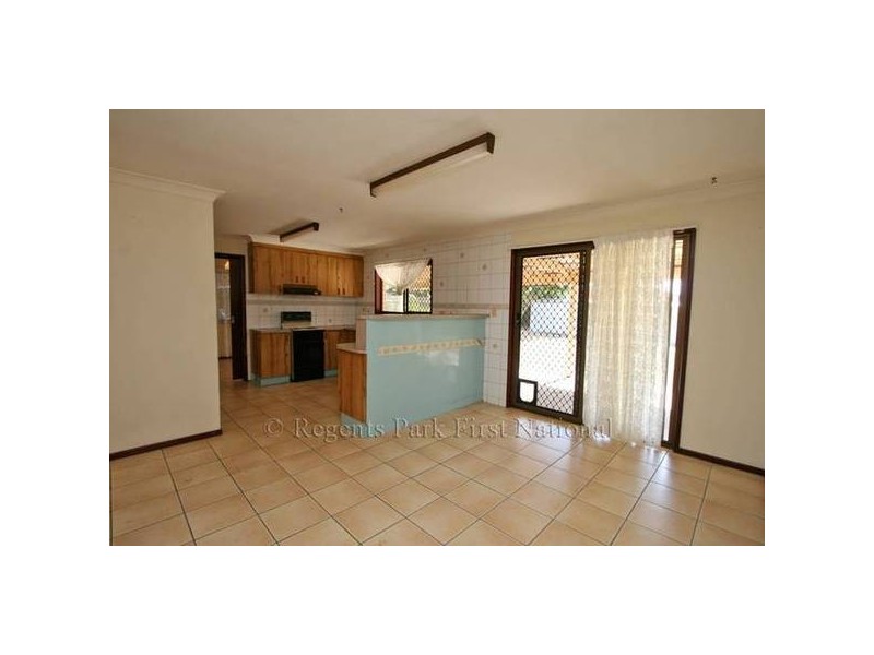 5 WISTERIA DRIVE, Regents Park QLD 4118