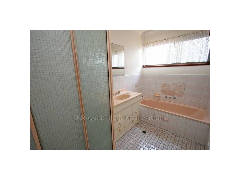 5 WISTERIA DRIVE, Regents Park QLD 4118