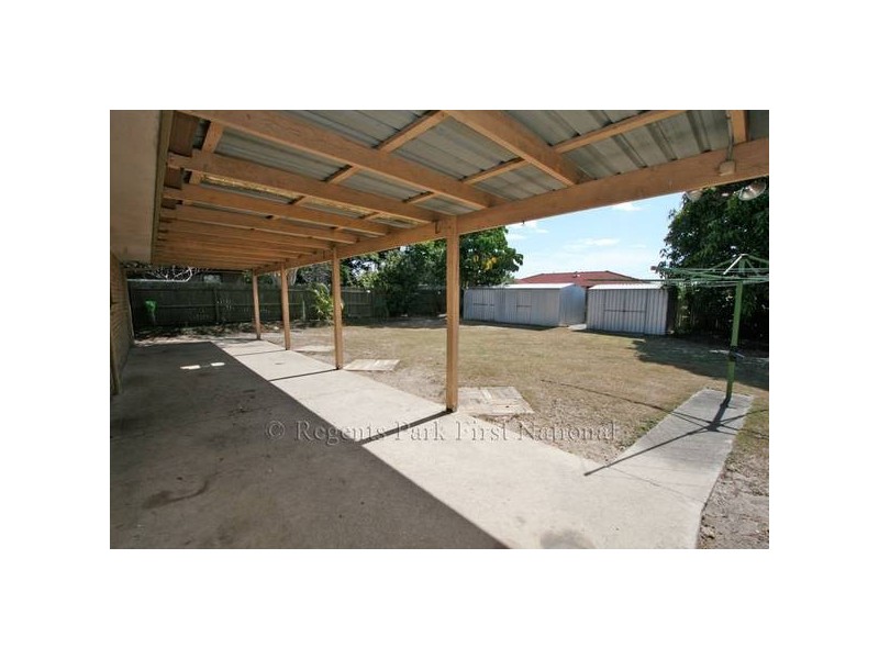 5 WISTERIA DRIVE, Regents Park QLD 4118