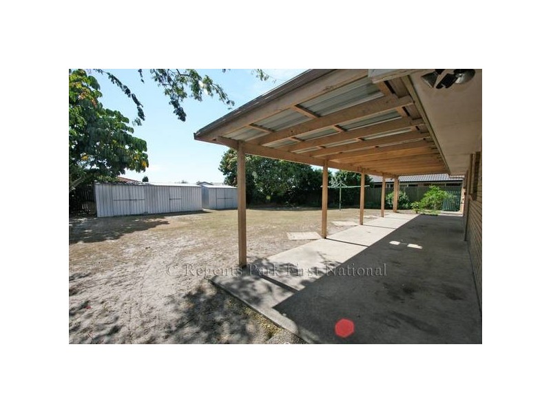 5 WISTERIA DRIVE, Regents Park QLD 4118