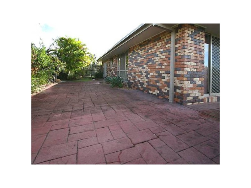 7 THISTLE STREET, Regents Park QLD 4118