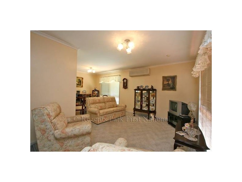 102 Bottlebrush Drive, Regents Park QLD 4118