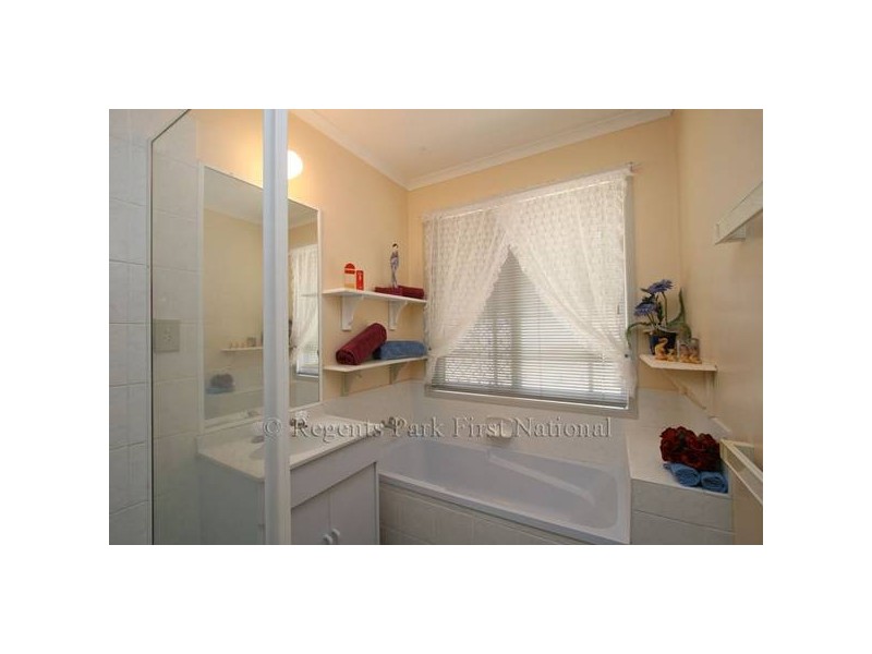 102 Bottlebrush Drive, Regents Park QLD 4118