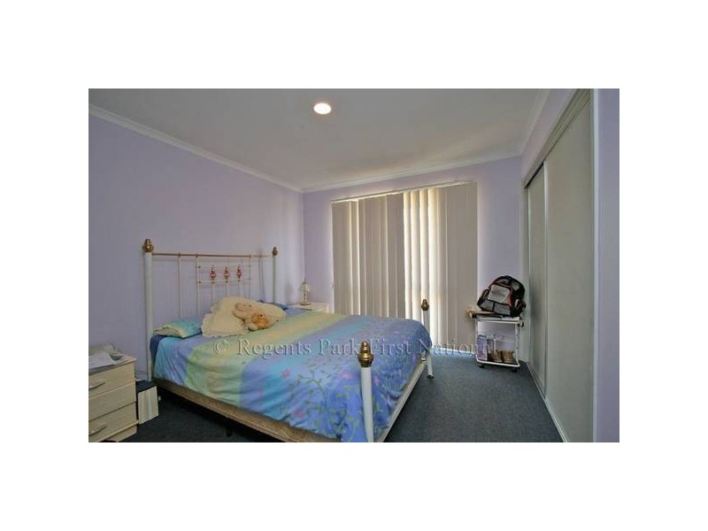 28 Cocas St, Regents Park QLD 4118