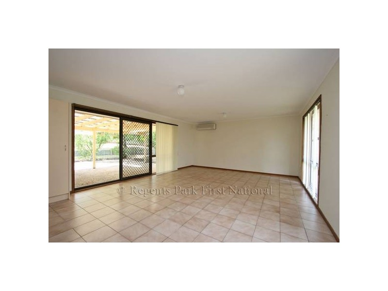 24 Greenvale Crt.,, Regents Park QLD 4118