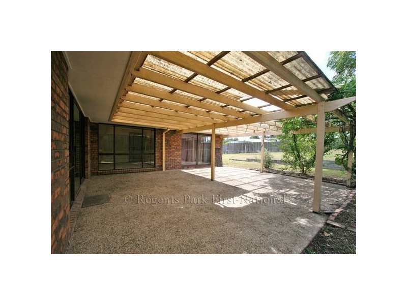 24 Greenvale Crt.,, Regents Park QLD 4118