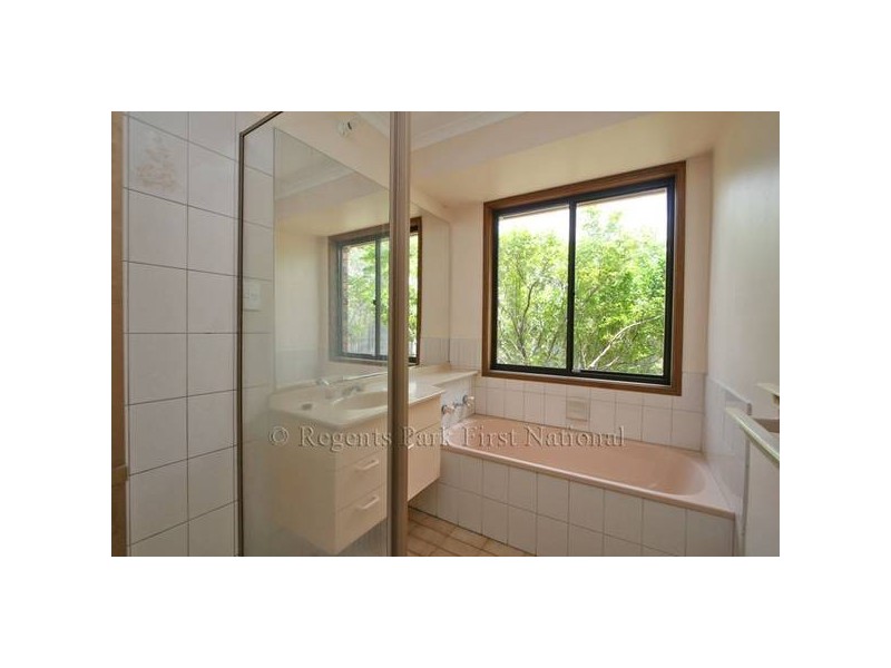 24 Greenvale Crt.,, Regents Park QLD 4118