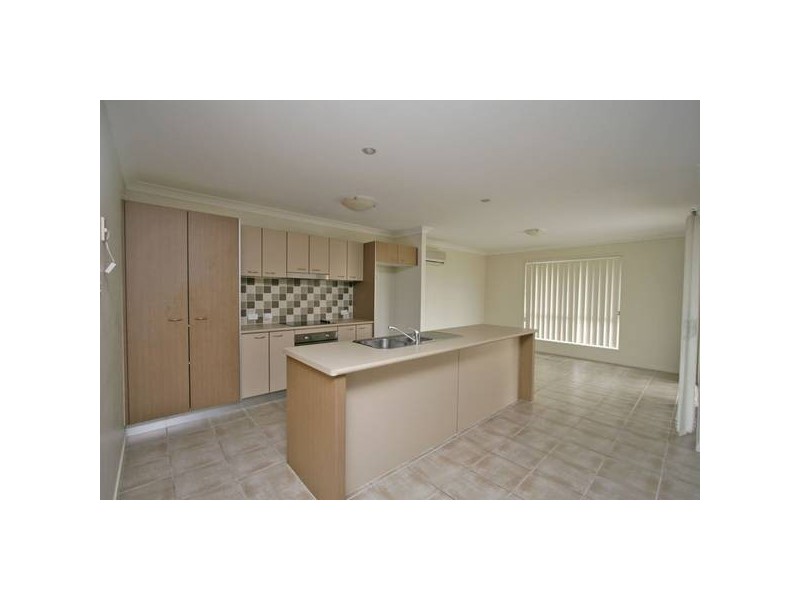 24 PAUL DRIVE, Regents Park QLD 4118