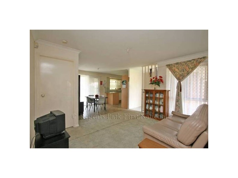 6 Noble Court, Regents Park QLD 4118